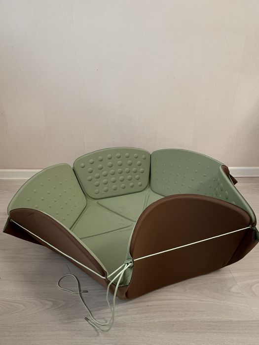 Детская кроватка (с матрасом)