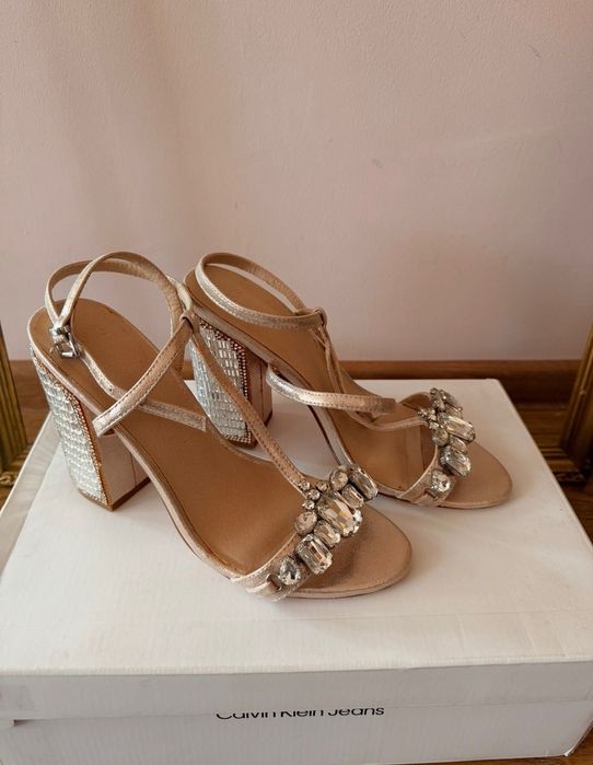 ASOS Луксозни дамски златисти сандали с камъни