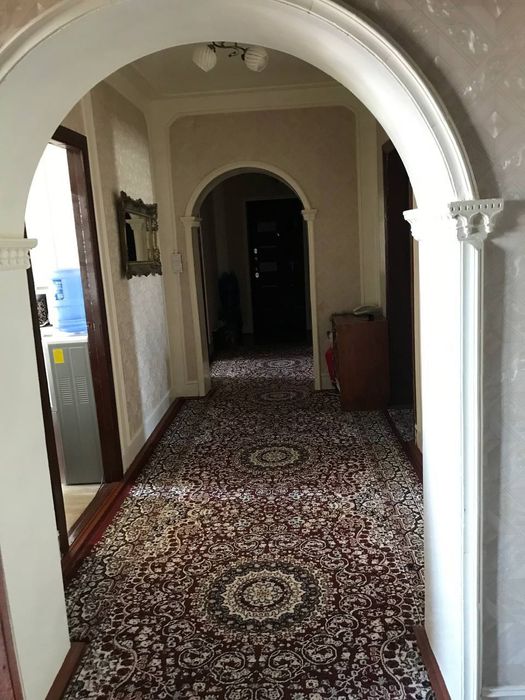 Продаётся 4-х комнатная квартира, в центре города