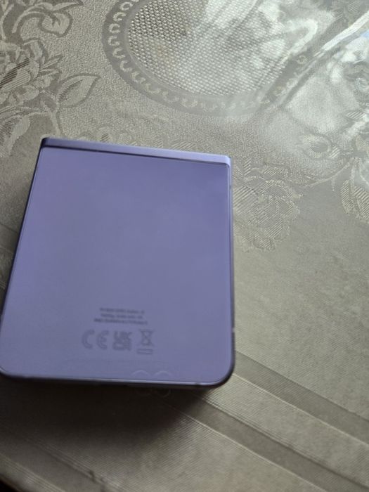 Samsung Galaxy Z Flip3