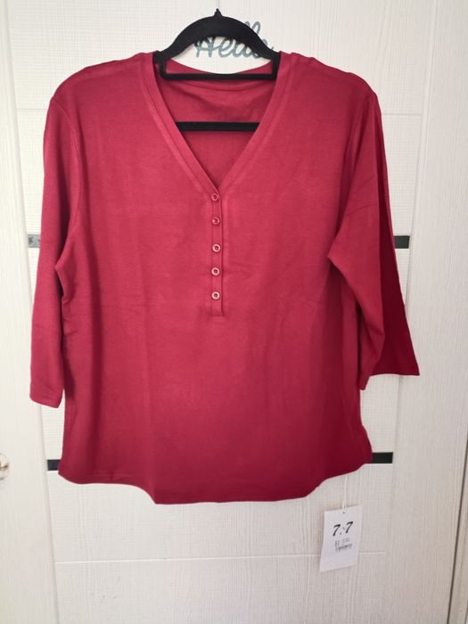 Продам женские одежды новые.