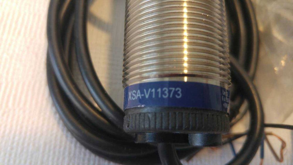 Индуктивни датч schneider electric telemecanique XSAV11801 и XSAV11373
