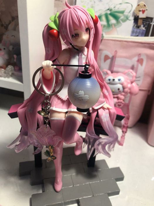 Очаровательная аниме-кукла