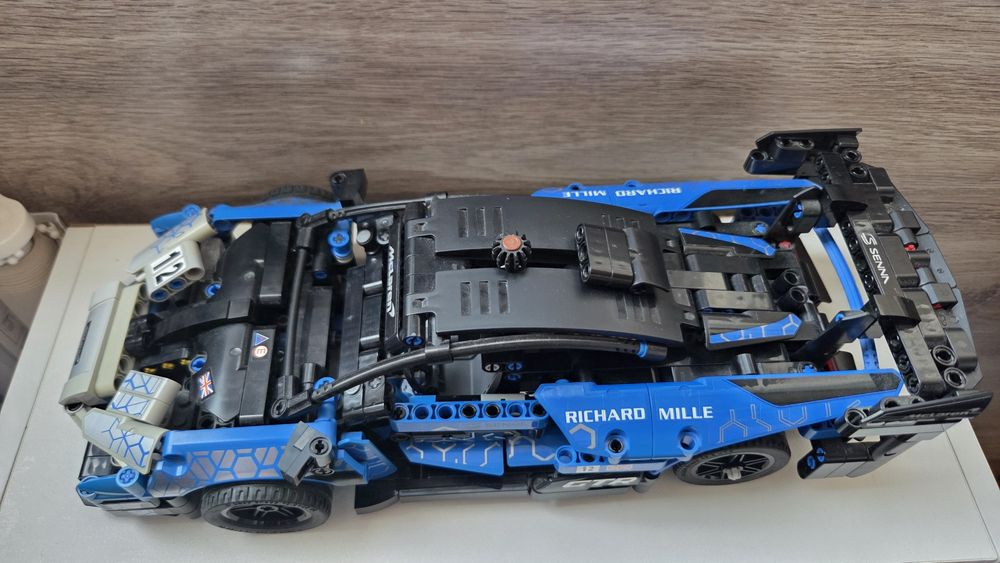 LEGO Technic McLaren Senna GTR