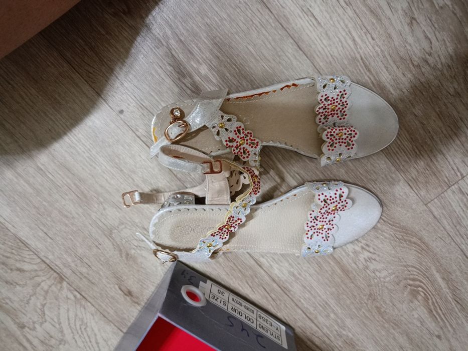 Босоножки белые и бежевые бу