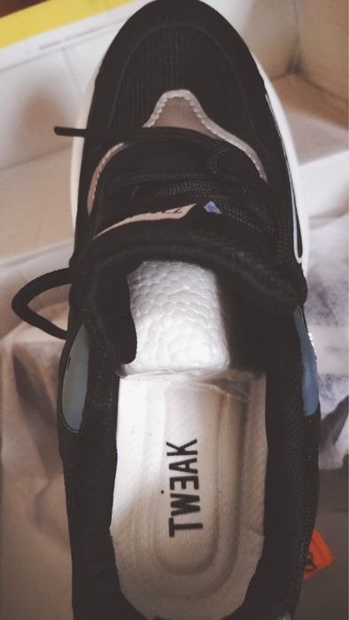 Продам кроссовки