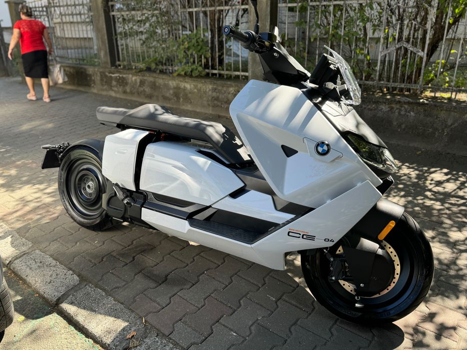 BMW CE04 electric 2024 (nivel maxim de echipare) scuter/motocicleta