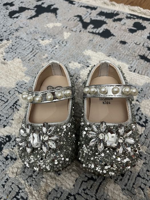 Продам туфли для девочки б/у