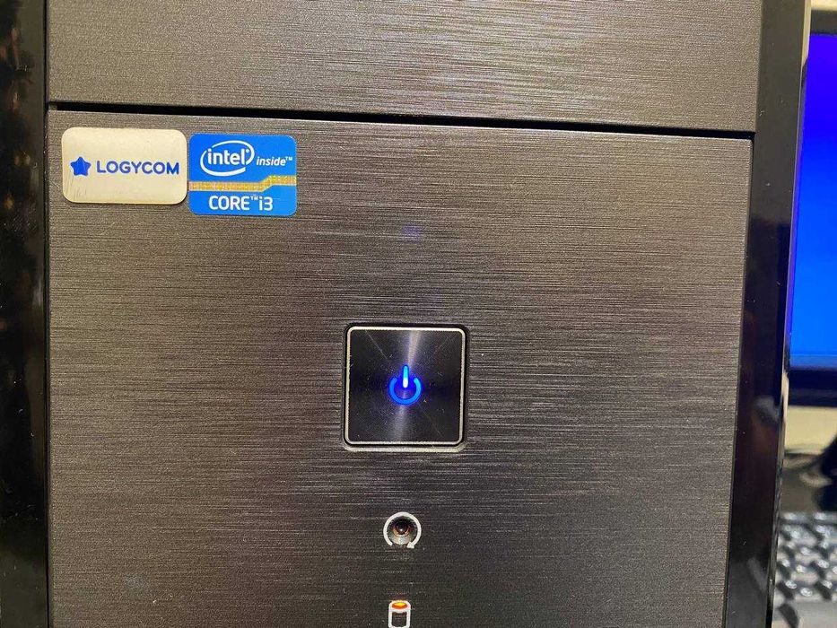 настольный компьютер в сборе