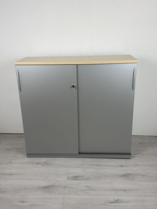 Шкаф етажарка с плъзгащи врати за съхранение на документи и дриги вещи