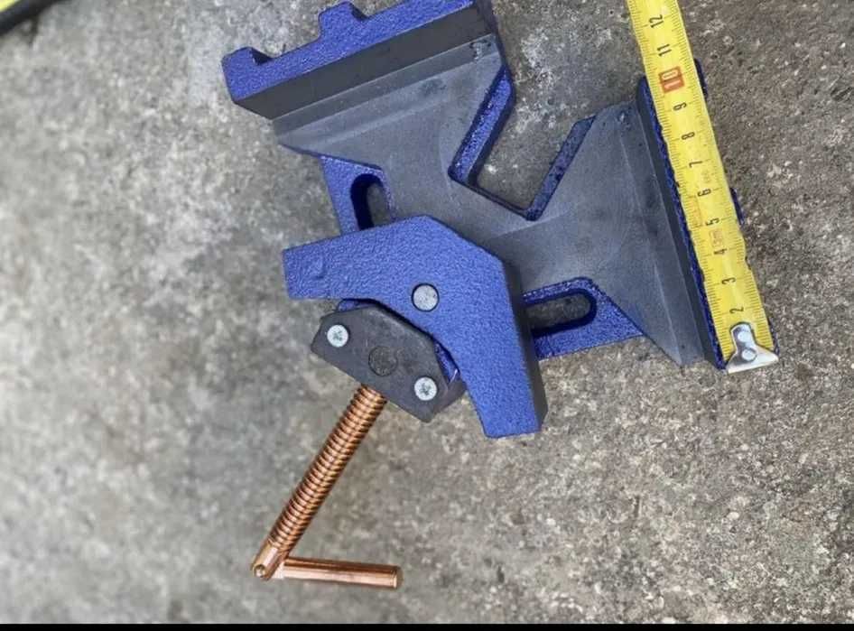 Menghina Unghiulara, 90 Grade, din Fonta