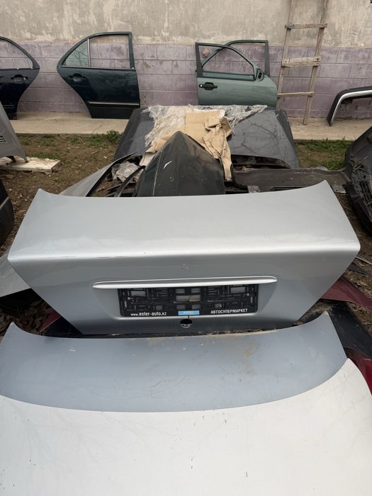 Мерседес сешка 202 багажник