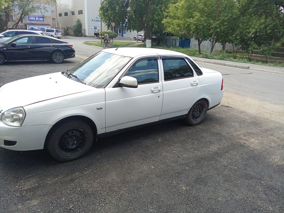 Продам приору 2013год