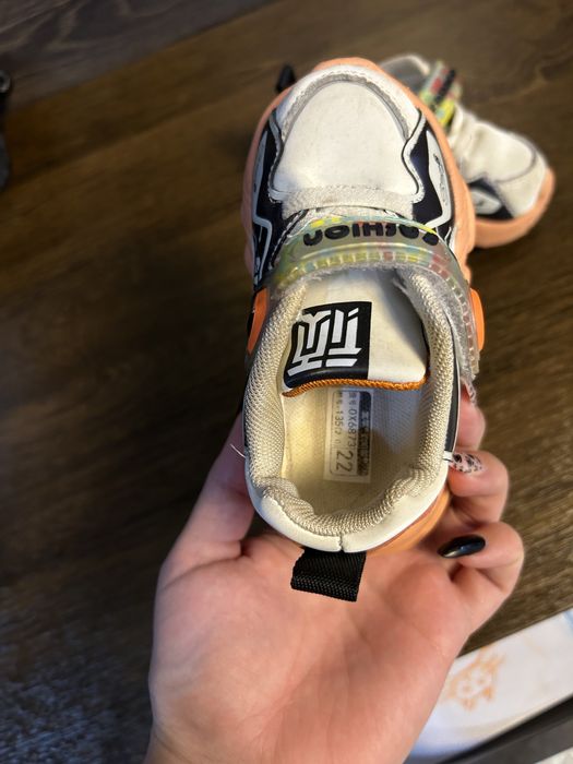 Детские кроссовки