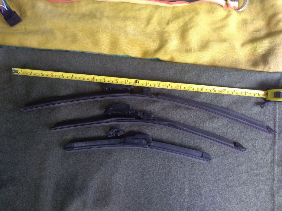 Аварийни триъгълници, чистачки  и облегалки  за Рено