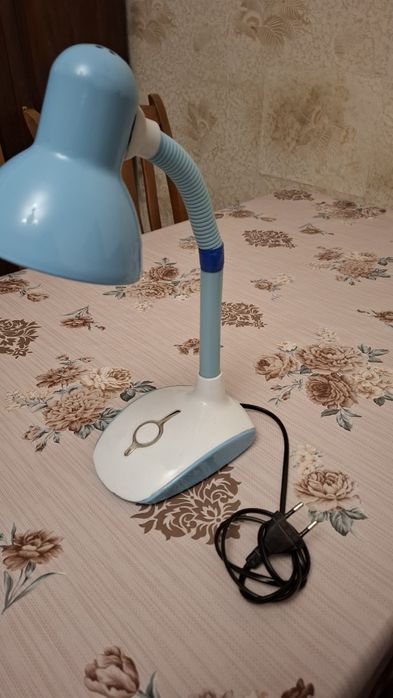 Настольная лампа