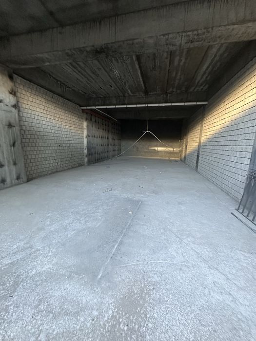 Юнусабадский район срочно продается цокольный этаж вдоль дороги 101 кв