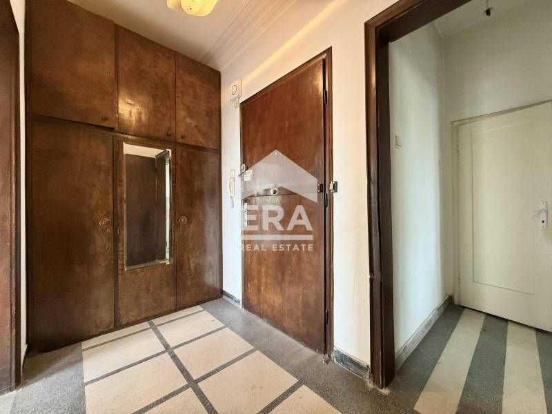 Продава се Четиристаен апартамент в София, Център - 128 кв.м за 5313 €/кв.м - Снимка #2