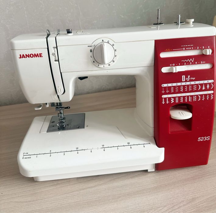 Продаю Шаейная машина Janome 523S