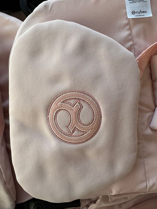 Vând husă scaun sport Mios – nou, nefolosit, culoare Peach Pink / preț fix