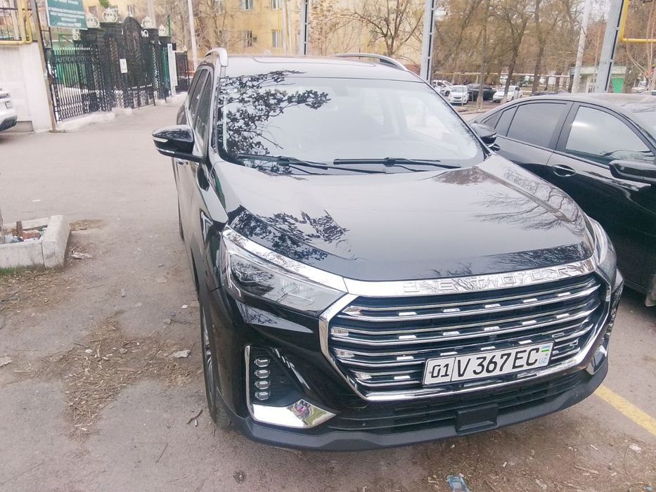 Moshina yangi ayol kishi mingan benzinda yurgan 95 da toza 25000.$