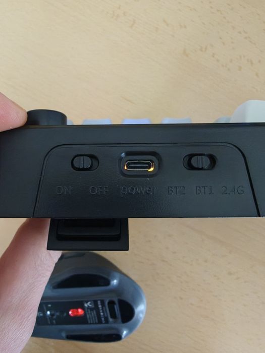 Mouse și tastatură wireless iluminata cu încărcare USB C