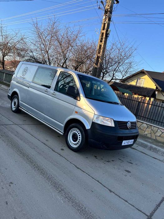 Vand Volkswagen Transporter T5 cu 5,6 locuri si duba modelu lung