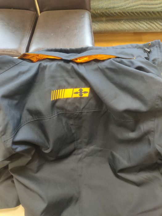 Зимно яке - топло и модерно.