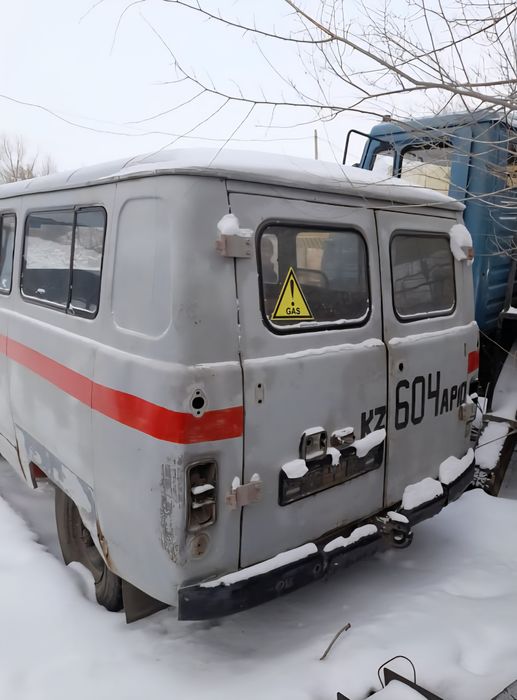 Автомобиль УАЗ-2206