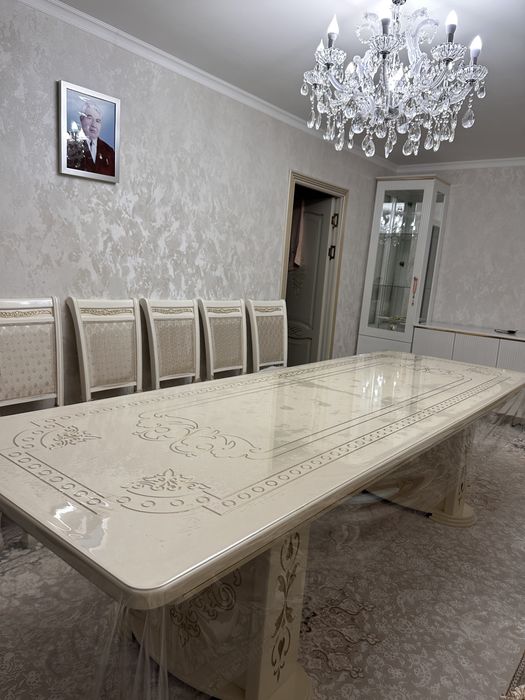 Гостиной стол стулья сатылады!