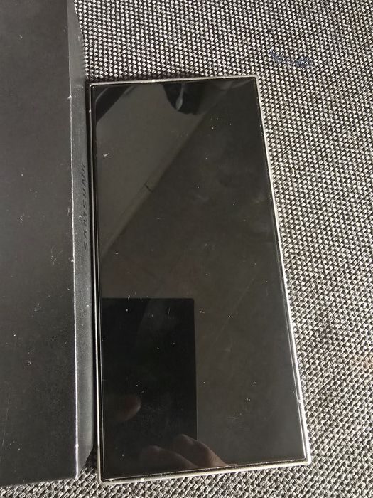 Сасмсунг галакси s24 ультра.