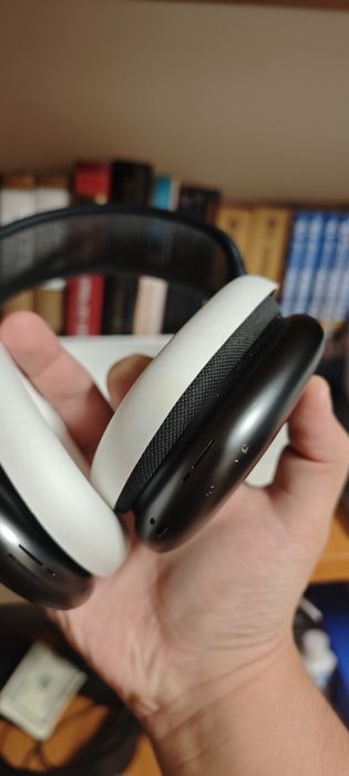 Продам наушники Apple Airpods Max