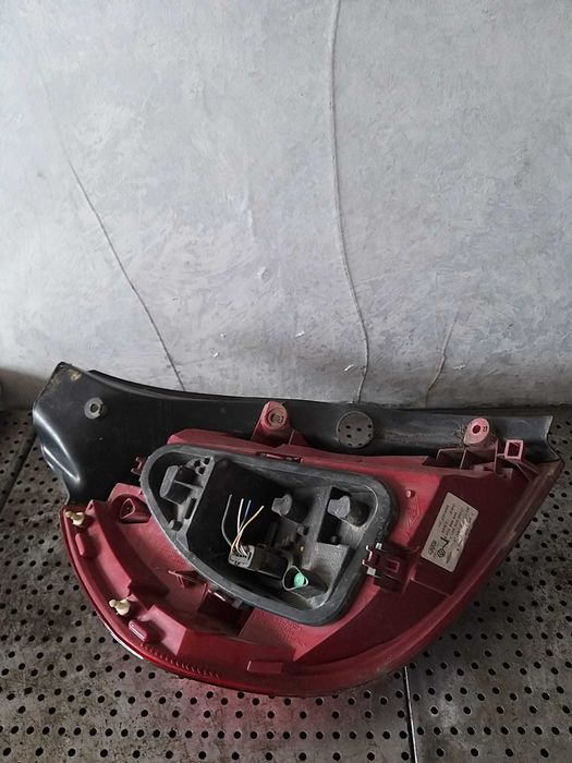 Stop tripla lampa dreapta renault clio 3 8200886946 020290999
