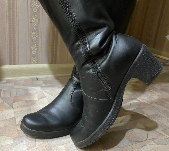 Продам зимние кожаные сапоги