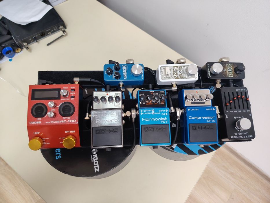 Продам  педалборд, педали эффектов