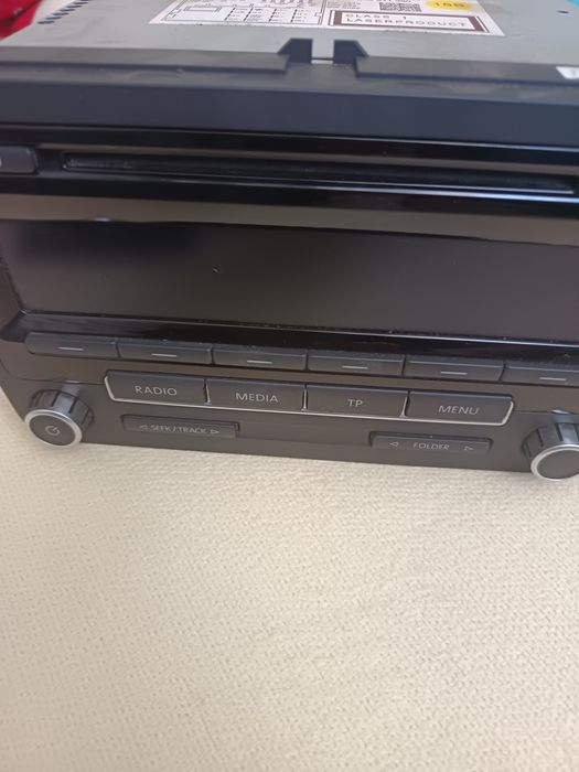 Vând radio cd  player Volkswagen nou.