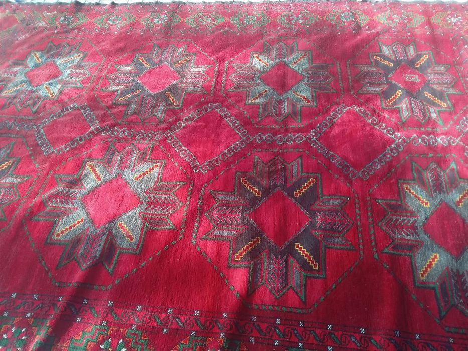 1965 yil jun gilam qolda toqilgan. Palak ham sotiladi