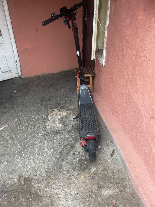 Vând iPhone 12 și trotineta nou qk3 Max