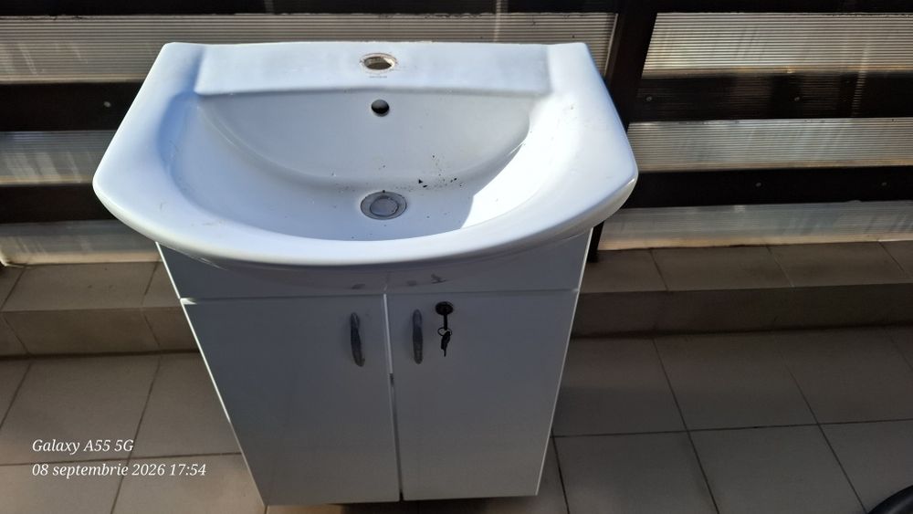 Vând dulap cu chiuvetă culoare alba