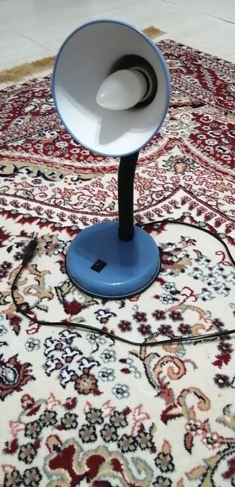 Продаю настольный светильник