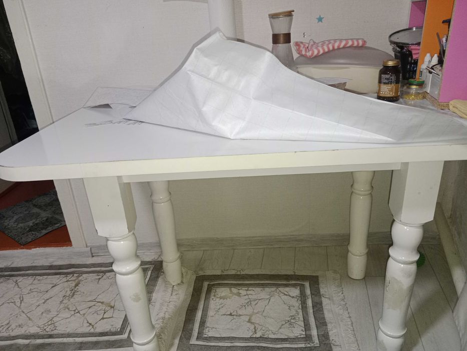 Продам,обеденный стол, натуральное дерево.