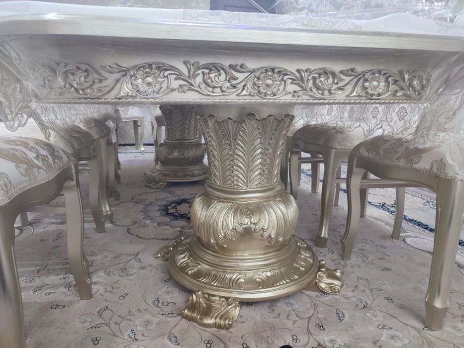 Стол и 12 стульев