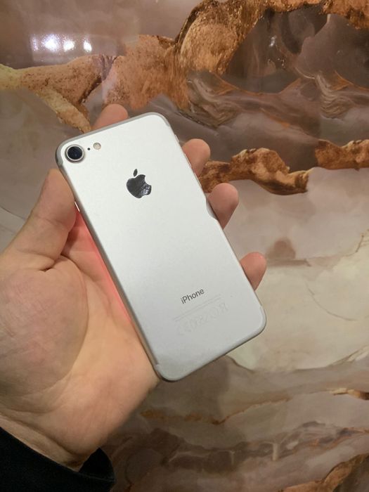 В продаже Айфон 7. 32Gb