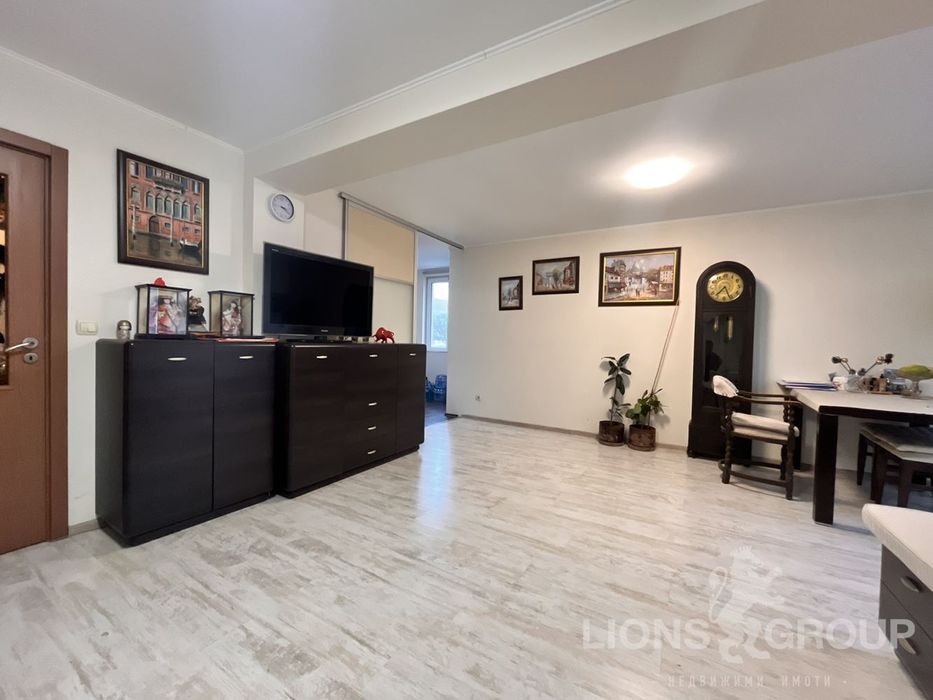 Продава се Тристаен апартамент в Варна, Левски - 110 кв.м за 1104 €/кв.м - Снимка #5