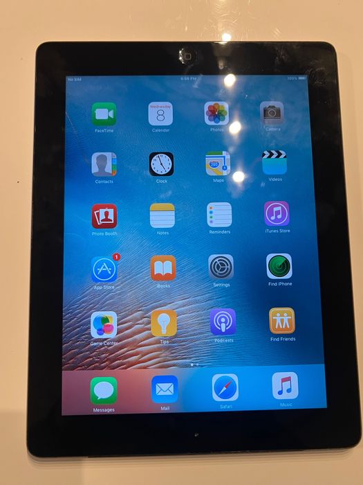 IPad, 32GB, с кутия и кабел за захранване