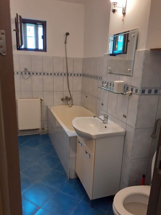 Închiriez apartament