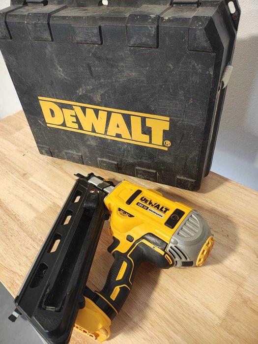 Pistol de bătut cuie, cu motor fără perii, XR de 18 V fara accesorii