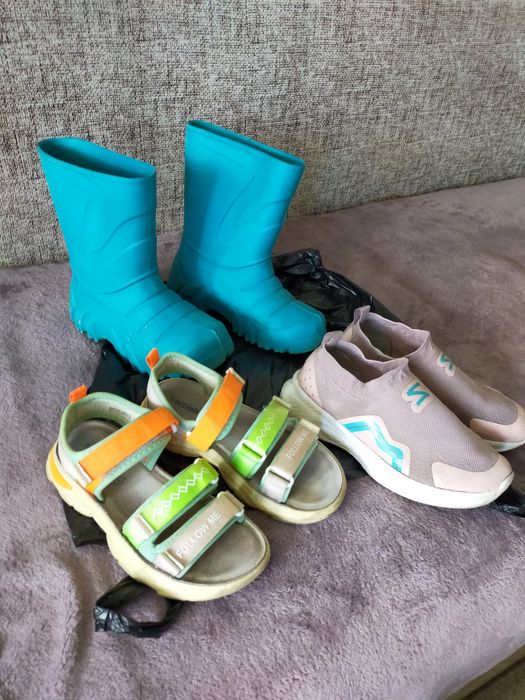 Пакет вещей  и обуви на девочку