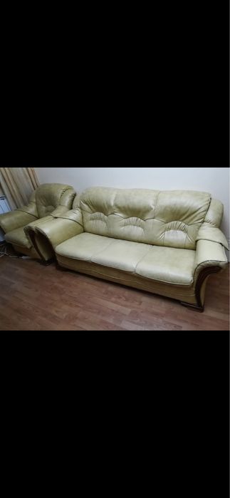 Canapea si fotolii din piele ecologica.