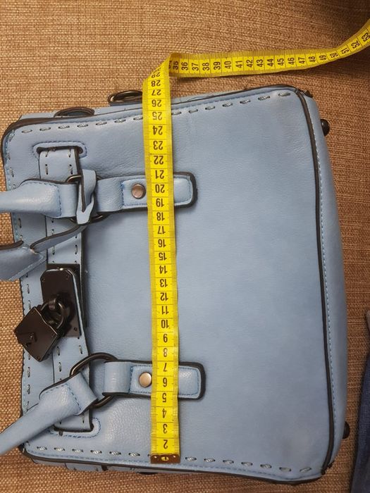 Продам голубую сумочку